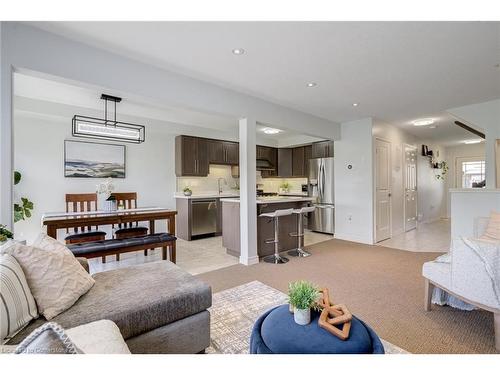 173 Westbank Trail, Stoney Creek, ON - Indoor Photo Showing Living Room