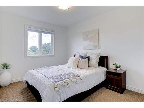 173 Westbank Trail, Stoney Creek, ON - Indoor Photo Showing Bedroom