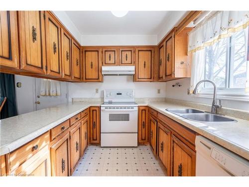 2486 Snowhill Court, Burlington, ON - Indoor Photo Showing Kitchen With Double Sink