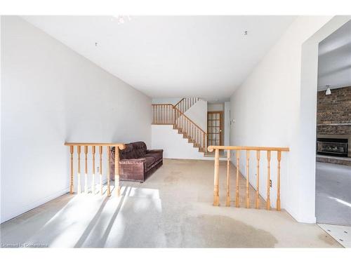 2486 Snowhill Court, Burlington, ON - Indoor Photo Showing Other Room