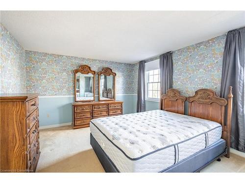 2486 Snowhill Court, Burlington, ON - Indoor Photo Showing Bedroom