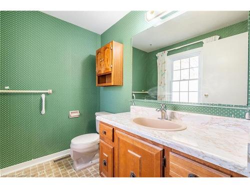 2486 Snowhill Court, Burlington, ON - Indoor Photo Showing Bathroom