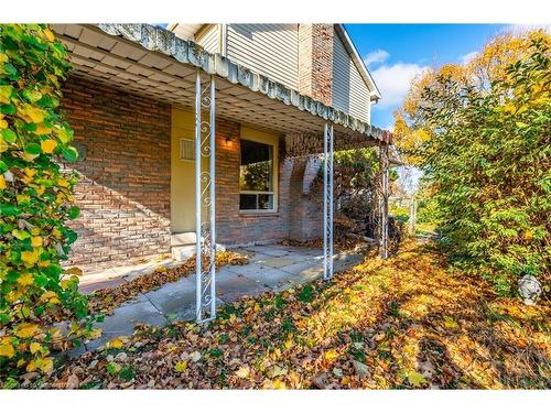 2486 Snowhill Court, Burlington, ON - Outdoor