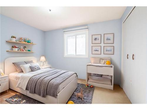 2486 Snowhill Court, Burlington, ON - Indoor Photo Showing Bedroom