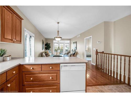 17-1041 Pine Street, Dunnville, ON - Indoor Photo Showing Kitchen