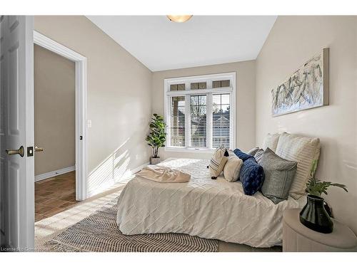 17-1041 Pine Street, Dunnville, ON - Indoor Photo Showing Bedroom