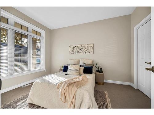 17-1041 Pine Street, Dunnville, ON - Indoor Photo Showing Bedroom