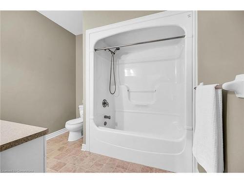 17-1041 Pine Street, Dunnville, ON - Indoor Photo Showing Bathroom