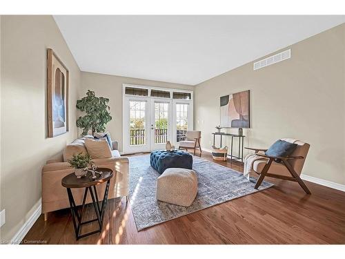 17-1041 Pine Street, Dunnville, ON - Indoor Photo Showing Living Room