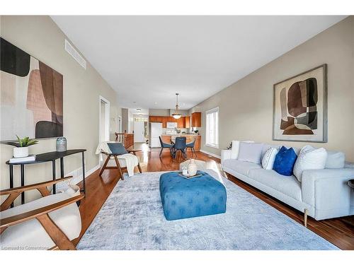 17-1041 Pine Street, Dunnville, ON - Indoor Photo Showing Living Room