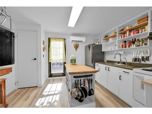 64 Argyle Avenue, Hamilton, ON - Indoor Photo Showing Kitchen