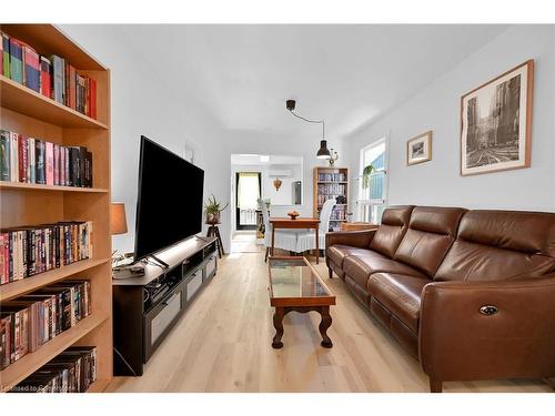 64 Argyle Avenue, Hamilton, ON - Indoor Photo Showing Living Room