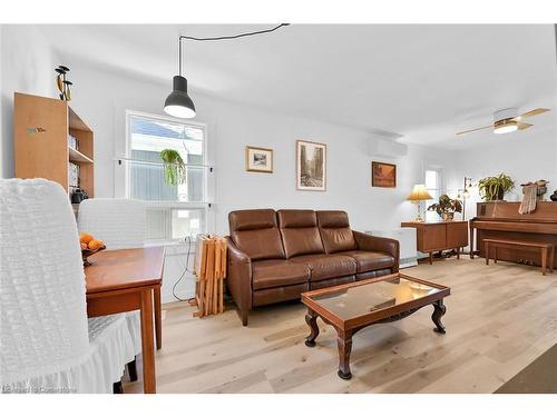 64 Argyle Avenue, Hamilton, ON - Indoor Photo Showing Living Room