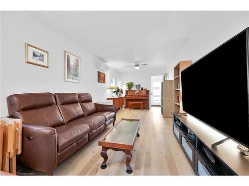 64 Argyle Avenue, Hamilton, ON - Indoor Photo Showing Living Room