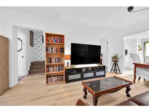 64 Argyle Avenue, Hamilton, ON - Indoor Photo Showing Living Room