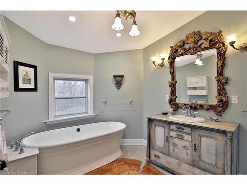 Cottage-243 Shoreacres Road, Burlington, ON - Indoor Photo Showing Bathroom