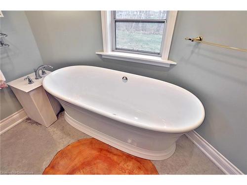 Cottage-243 Shoreacres Road, Burlington, ON - Indoor Photo Showing Bathroom