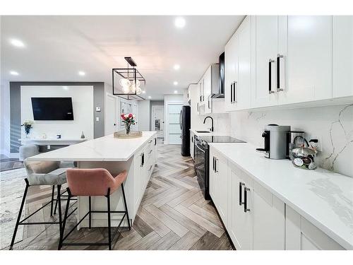 207-10 John Street, Grimsby, ON - Indoor Photo Showing Kitchen With Upgraded Kitchen