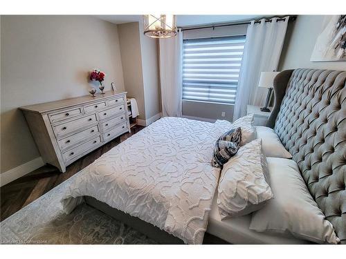 207-10 John Street, Grimsby, ON - Indoor Photo Showing Bedroom