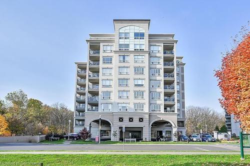 601-3000 Creekside Drive, Dundas, ON - Outdoor With Balcony With Facade