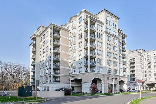 601-3000 Creekside Drive, Dundas, ON - Outdoor With Balcony With Facade