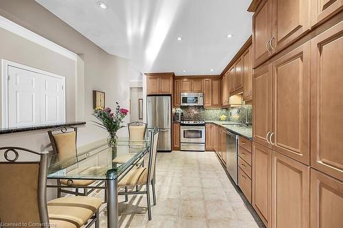 601-3000 Creekside Drive, Dundas, ON - Indoor Photo Showing Kitchen With Stainless Steel Kitchen With Upgraded Kitchen