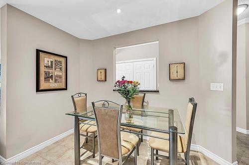 601-3000 Creekside Drive, Dundas, ON - Indoor Photo Showing Dining Room