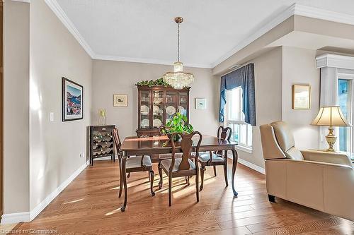 601-3000 Creekside Drive, Dundas, ON - Indoor Photo Showing Dining Room