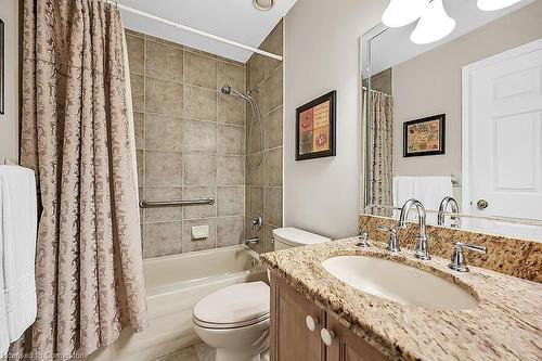 601-3000 Creekside Drive, Dundas, ON - Indoor Photo Showing Bathroom