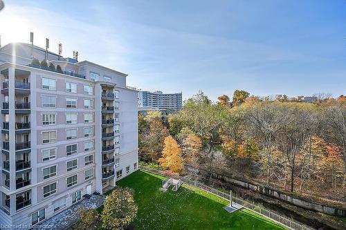 601-3000 Creekside Drive, Dundas, ON - Outdoor