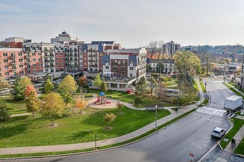 601-3000 Creekside Drive, Dundas, ON - Outdoor With View