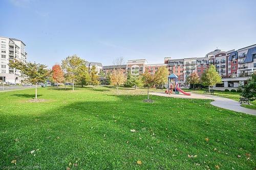 601-3000 Creekside Drive, Dundas, ON - Outdoor