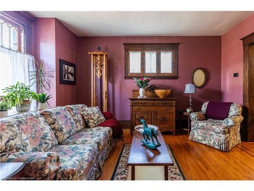 77 Mountain Avenue, Hamilton, ON - Indoor Photo Showing Living Room