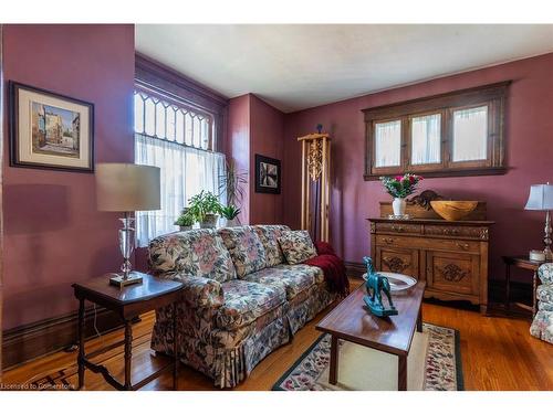 77 Mountain Avenue, Hamilton, ON - Indoor Photo Showing Living Room