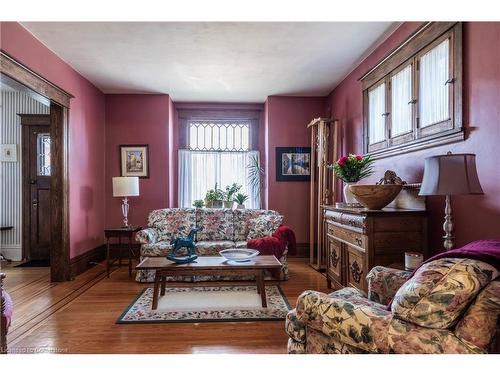 77 Mountain Avenue, Hamilton, ON - Indoor Photo Showing Living Room