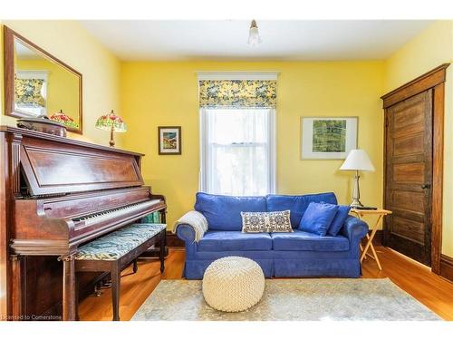 77 Mountain Avenue, Hamilton, ON - Indoor Photo Showing Living Room