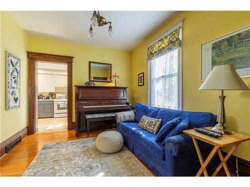 77 Mountain Avenue, Hamilton, ON - Indoor Photo Showing Living Room