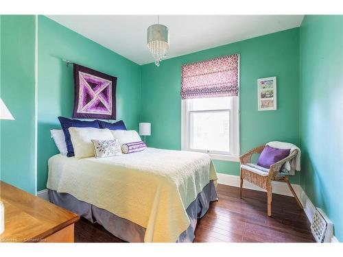 77 Mountain Avenue, Hamilton, ON - Indoor Photo Showing Bedroom