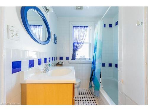 77 Mountain Avenue, Hamilton, ON - Indoor Photo Showing Bathroom