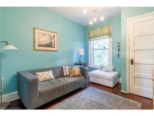 77 Mountain Avenue, Hamilton, ON - Indoor Photo Showing Living Room