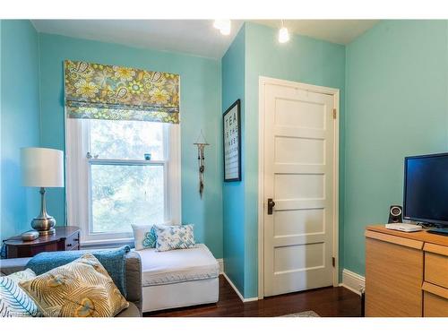 77 Mountain Avenue, Hamilton, ON - Indoor Photo Showing Bedroom