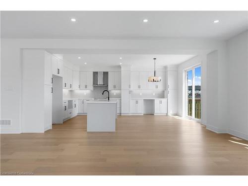 34 Hampshire Place, Stoney Creek, ON - Indoor Photo Showing Kitchen