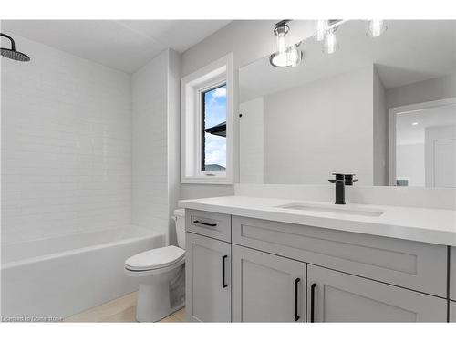 34 Hampshire Place, Stoney Creek, ON - Indoor Photo Showing Bathroom