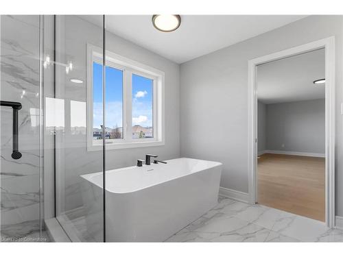 34 Hampshire Place, Stoney Creek, ON - Indoor Photo Showing Bathroom