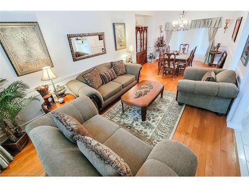 88 Cabriolet Crescent, Ancaster, ON - Indoor Photo Showing Living Room