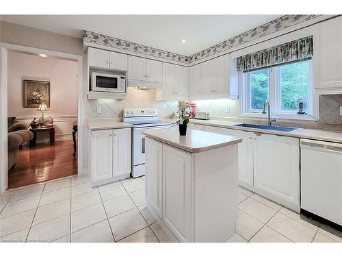 88 Cabriolet Crescent, Ancaster, ON - Indoor Photo Showing Kitchen