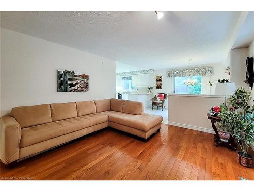 88 Cabriolet Crescent, Ancaster, ON - Indoor Photo Showing Living Room