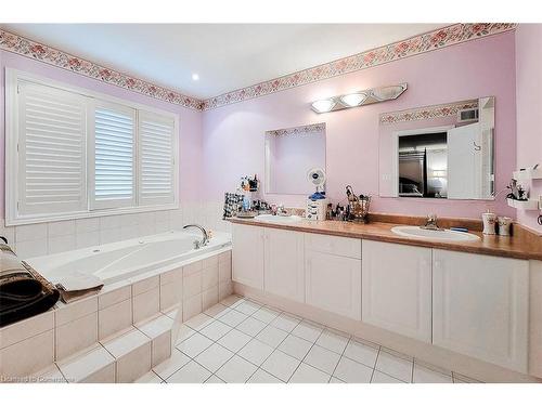 88 Cabriolet Crescent, Ancaster, ON - Indoor Photo Showing Bathroom