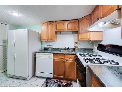 88 Cabriolet Crescent, Ancaster, ON - Indoor Photo Showing Kitchen