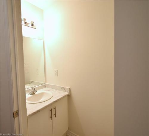 48-40 Zinfandel Drive, Hamilton, ON - Indoor Photo Showing Bathroom